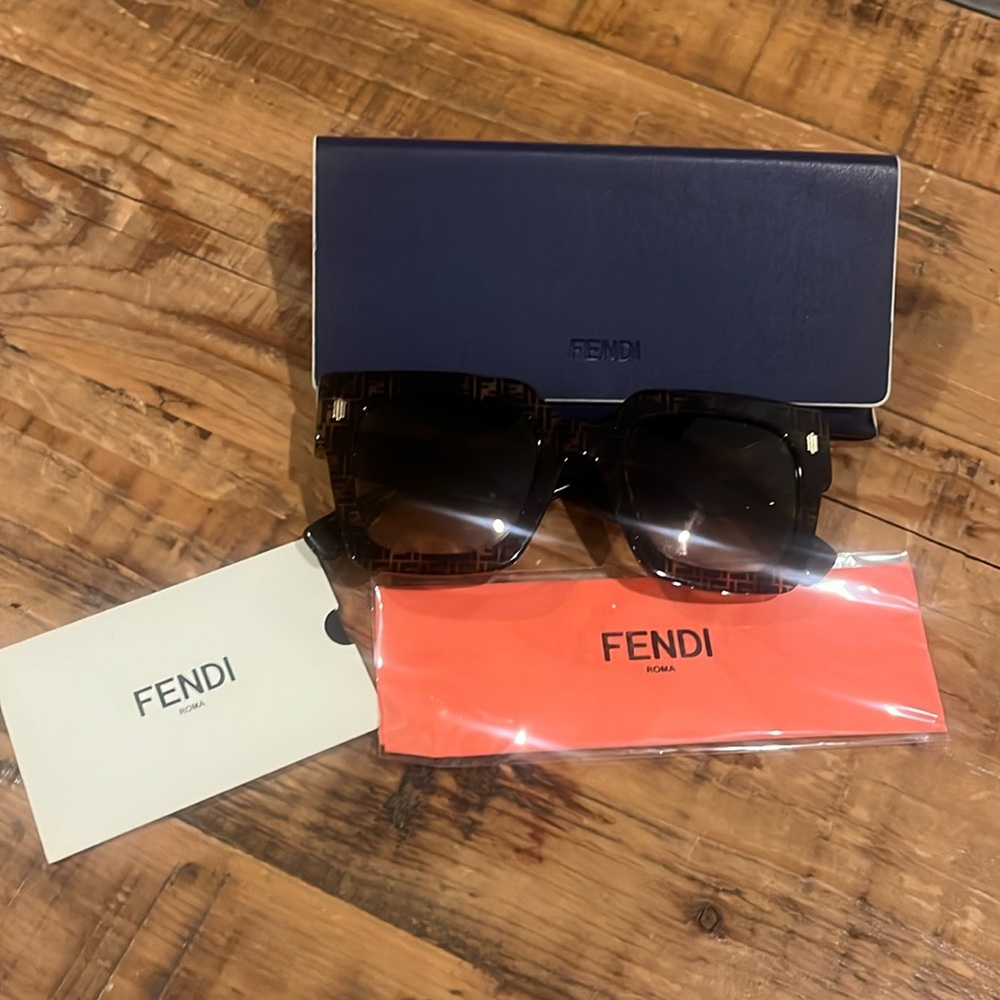 Fendi Authentic Havana pattern Sunglasses